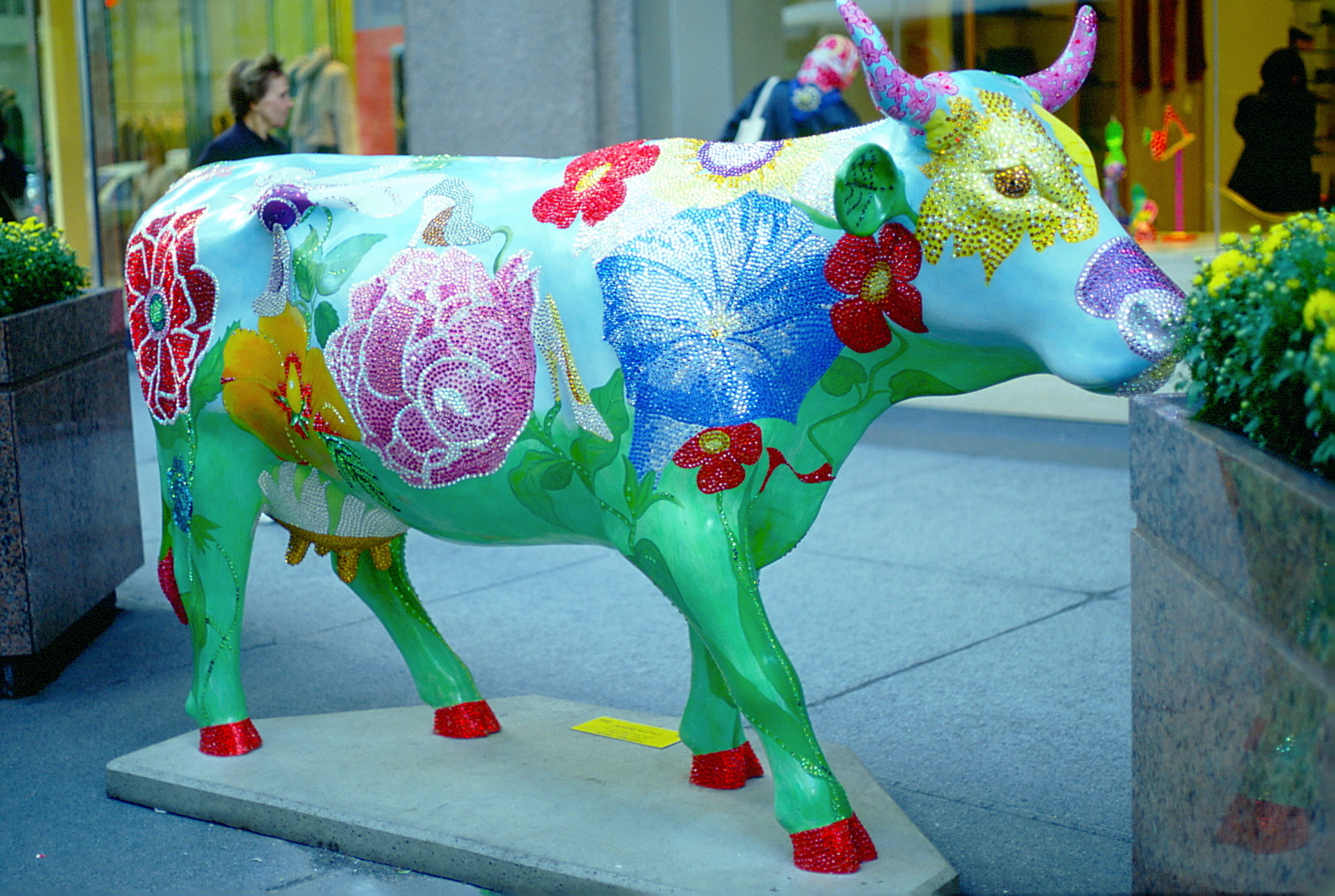 Rhinestone Cowgirl Cows on Parade Chicago Illinois Stuart Weitzman Shoe Company Linda Dolack Large Sculpture Private Collection of Jane and Stuart Weitzman